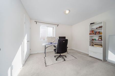 For Lease - 131 Steeplechase Way, Waterloo, Ontario - Photo 2