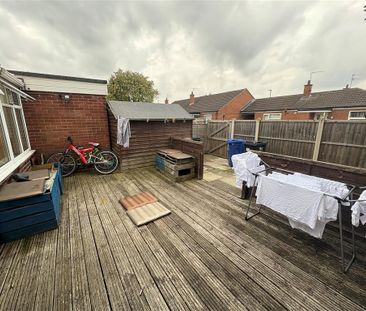 Walpole Close - Photo 3