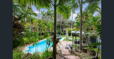 Tropical Retreat With Private Pool in Prime McDowall Location - Photo 2