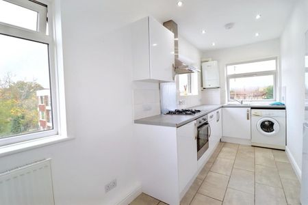 The Leys, Hersham Village - Photo 3