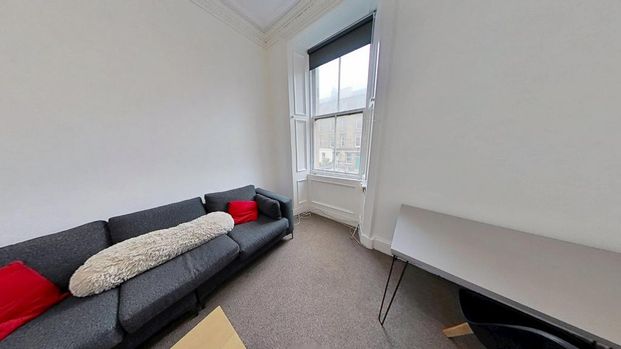 4 bedroom flat to rent - Photo 1