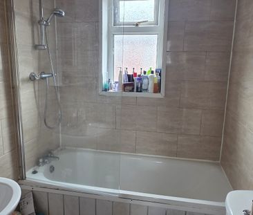 2 Bed - 27 Park View Avenue, Burley, Leeds - LS4 2LH - Student - Photo 5