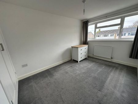 4 bedroom semi-detached house to rent - Photo 3