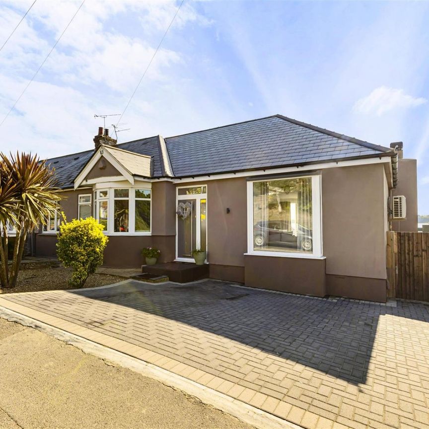 3 bedroom Bungalow To Let - Photo 1