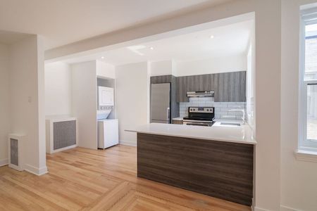 2105 Chomedey Street - Photo 2