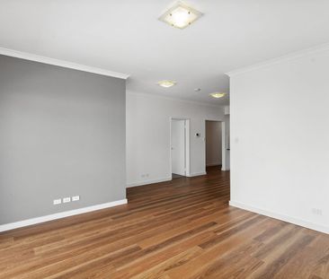 Stunning apartment in secure complex - Photo 5