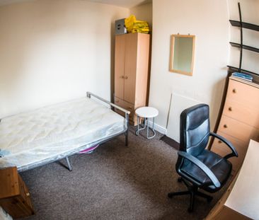 5 Bedroom End Terraced House - Photo 1