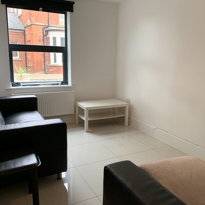 4 Bed Flat, Clarendon Road, LS2 - Photo 1