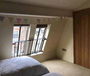 2 bedroom mews to rent - Photo 4