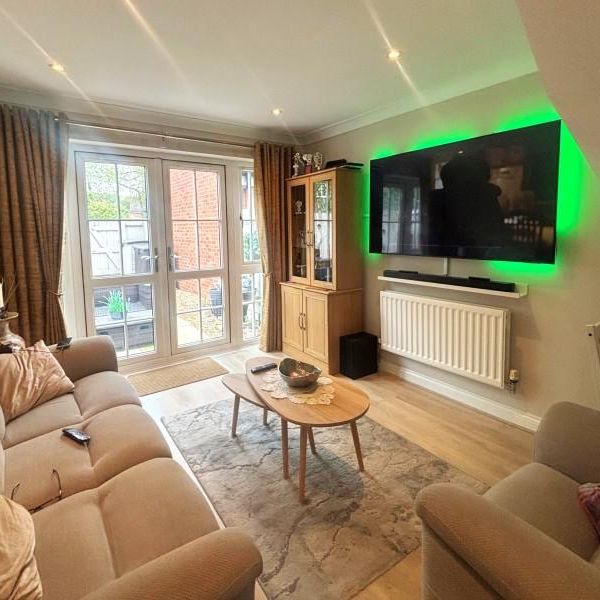 3 bedroom end of terrace house to rent - Photo 1