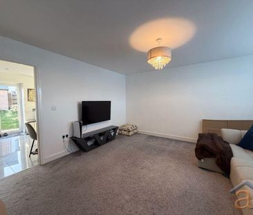 3 bedroom semi-detached house to rent - Photo 1
