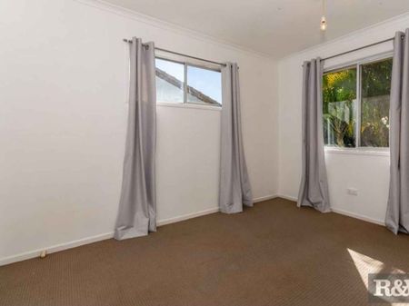 CABOOLTURE - FAMILY & STORAGE - Photo 5