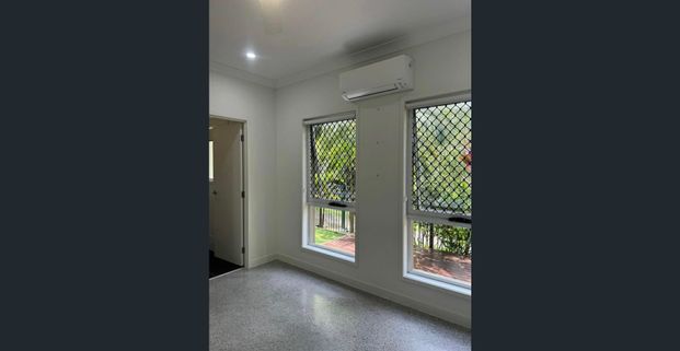 Peaceful 2 Bedroom Home Backing Onto Nature Park - Pet Friendly - Photo 1