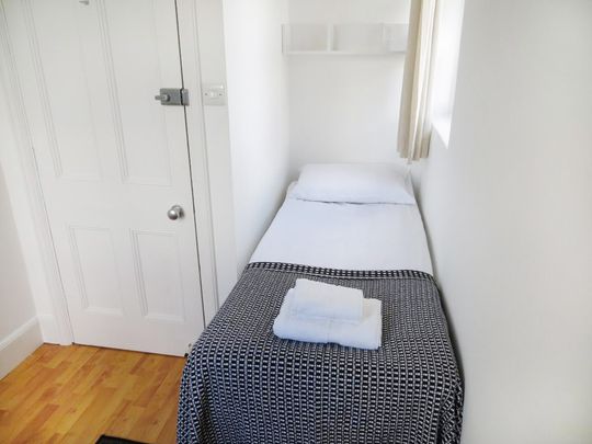 Studio For Rent in Fulham - Photo 1