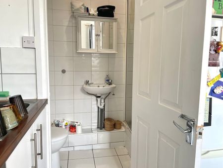 Studio Flat, Brockley Road, SE4 - Photo 2