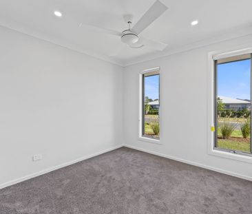 Family home in Logan Village - Photo 3