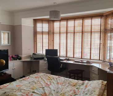 4 Bed Terraced House, Spearpoint Gardens, IG2 - Photo 5