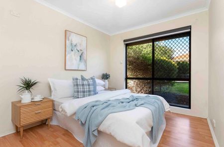 Low-Maintenance, Cosy Three Bedroom Home in a Quiet Court! - Photo 2