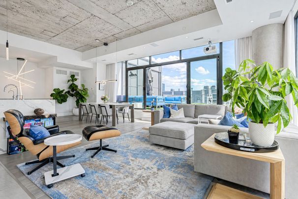For Lease - 111 Bathurst Street, Toronto, Ontario - Photo 1