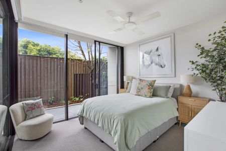 Light Filled Ground Floor Garden Apartment In Secure Block - Lift Access - Photo 2