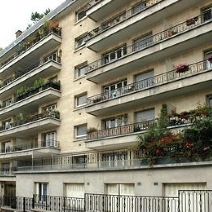 location Appartement T2 DE 39.9m² À PARIS - Photo 1