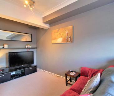 Southampton Street, Farnborough, Hampshire, GU14 - Photo 1
