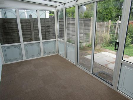 3 bedroom semi-detached house to rent - Photo 2