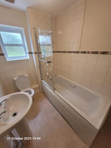 2 bedroom semi-detached house to rent - Photo 3