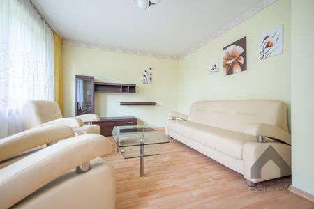 Trzypokojowe mieszkanie z balkonem na parterze w Jaworznie na Leopoldzie do wynajęcia | Spacer 3D - Zdjęcie 5