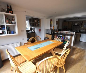 1 bedroom Flat To Let - Photo 3