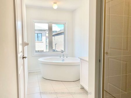 For Lease - 32 Dockside Way, Whitby, Ontario - Photo 3