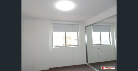 Sunny 3-Bedroom Apartment in an Ultra-Convenient Location - Photo 4