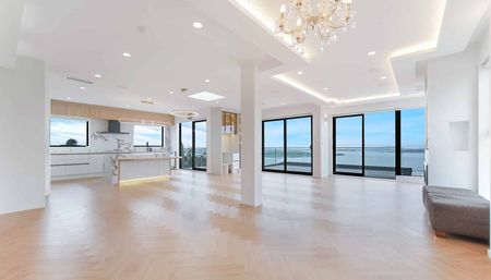 Designer 5 Bedroom Home Hillsborough - Photo 4