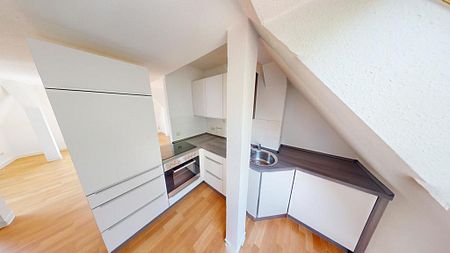 Charmante Dachgeschosswohnung mit Einbauküche - Photo 3