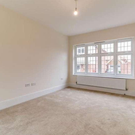 Leckhampton, GL53 - Photo 1