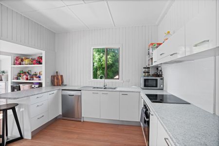 Tidy Home with a Lockup Shed - Photo 3
