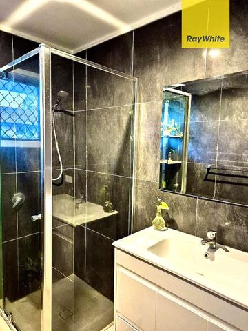 Modern Spacious Family Home in a Convenient Location! - Photo 5