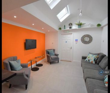 8 bedroom semi-detached house to rent - Photo 3