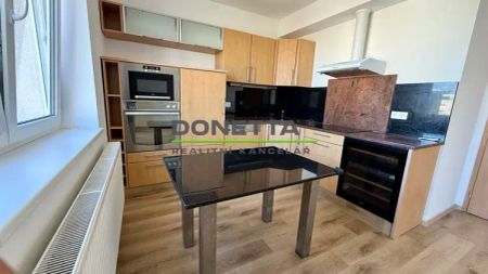 Pronájem bytu 2+kk, garáž, balkon, lodžie, Ve Stromovce, Hradec Králové - Photo 3