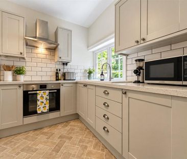 3 bedroom semi-detached house to rent - Photo 3