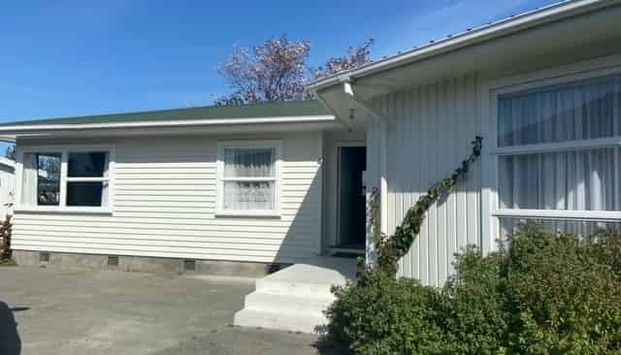 Scully Crescent, Onekawa - Photo 1