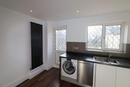 2 bedroom semi-detached house to rent - Photo 3