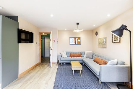 2 bedroom flat to rent - Photo 2