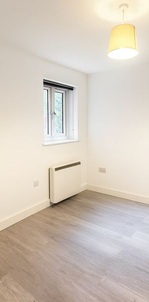 1 Bed Flat, Spire View, SO15 - Photo 1