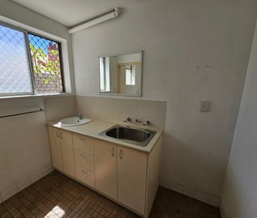 Fresh & Ready - Two Bedrooms & Ground Floor *Open 11/12 4.30pm to 4... - Photo 4