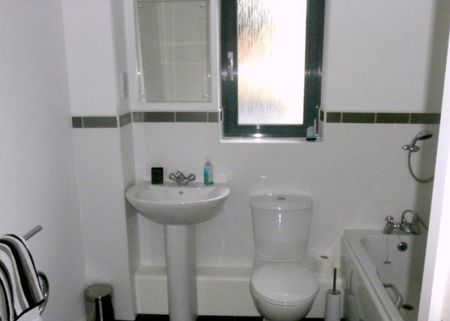 1 bedroom flat to rent - Photo 4