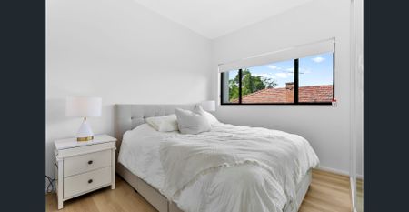 Rare find - Stylish first-floor apartment with leafy views - Photo 3