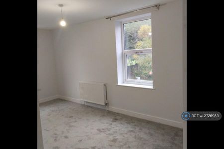 2 bedroom end of terrace house to rent - Photo 2