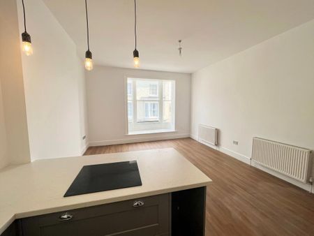 3 bedroom flat to rent - Photo 2