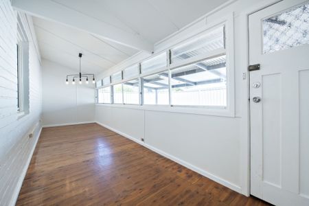 Three-Bedroom Cottage in Central Location - Photo 3